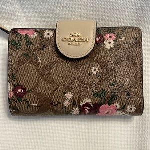 Medium Corner Zip Wallet With Floral Cluster Print